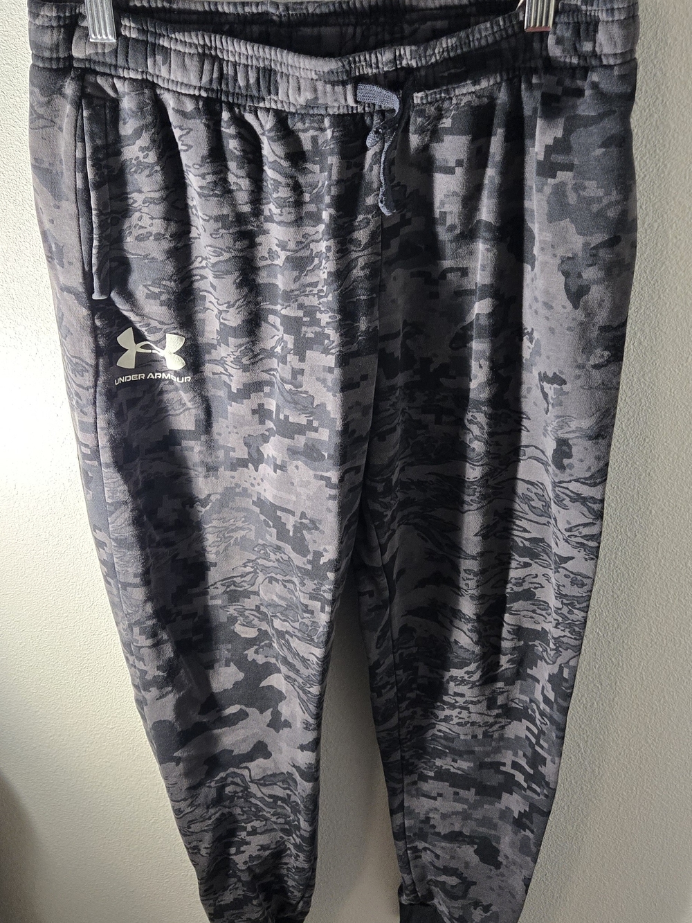 Under Armour Boys' Gray Camo Jogger Sweatpants